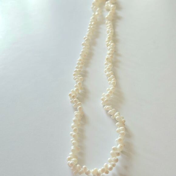 Island Chic: Vintage Hawaiian Shell Necklace Set - Picture 3 of 16